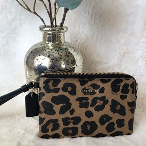 Coach wallet wristlet 💋